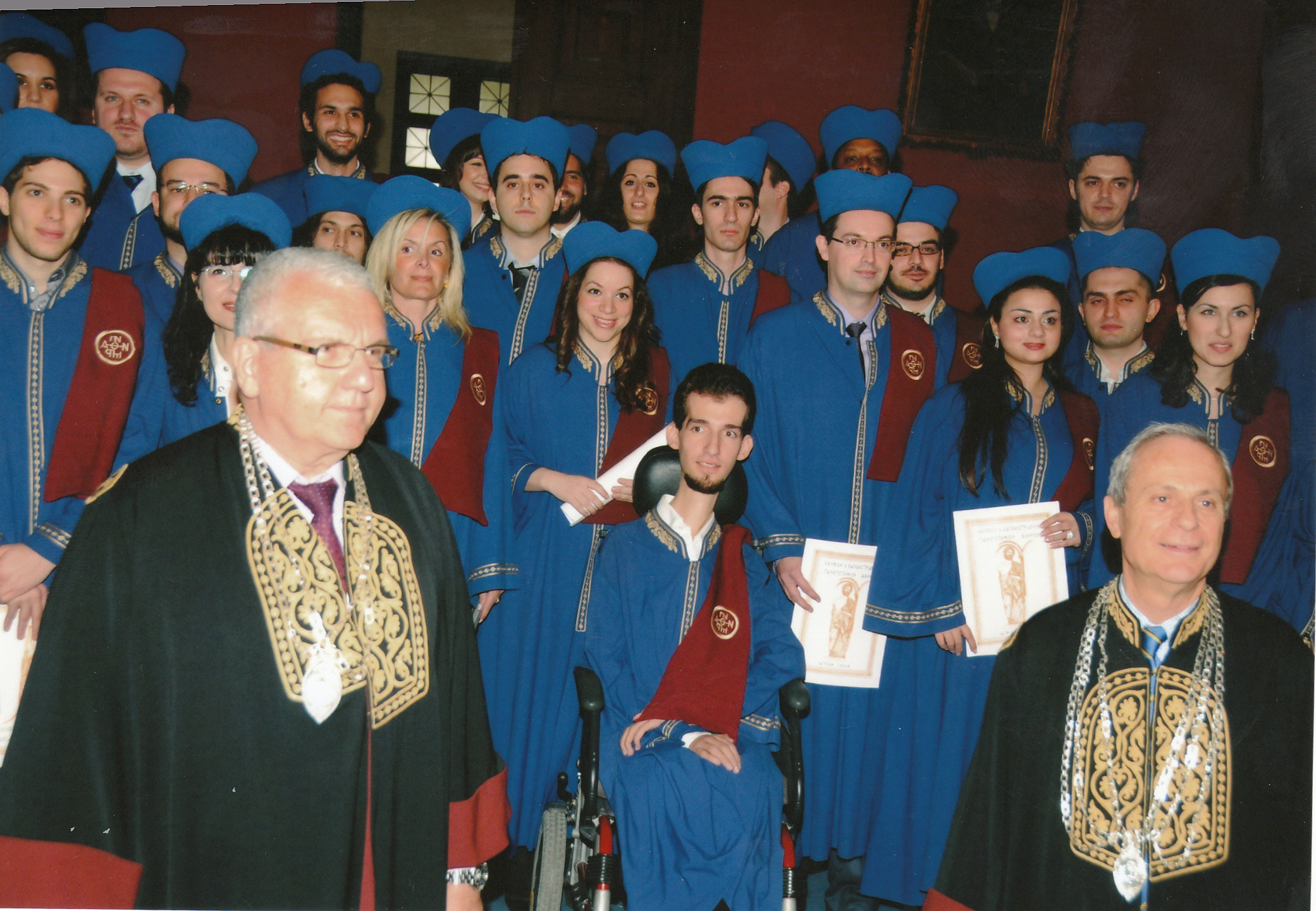 Ο Στέλιος Κυμπουρόπουλος ορκίζεται απόφοιτος της Ιατρικής του Πανεπιστημίου ΑΘΗΝΏΝ, 2010